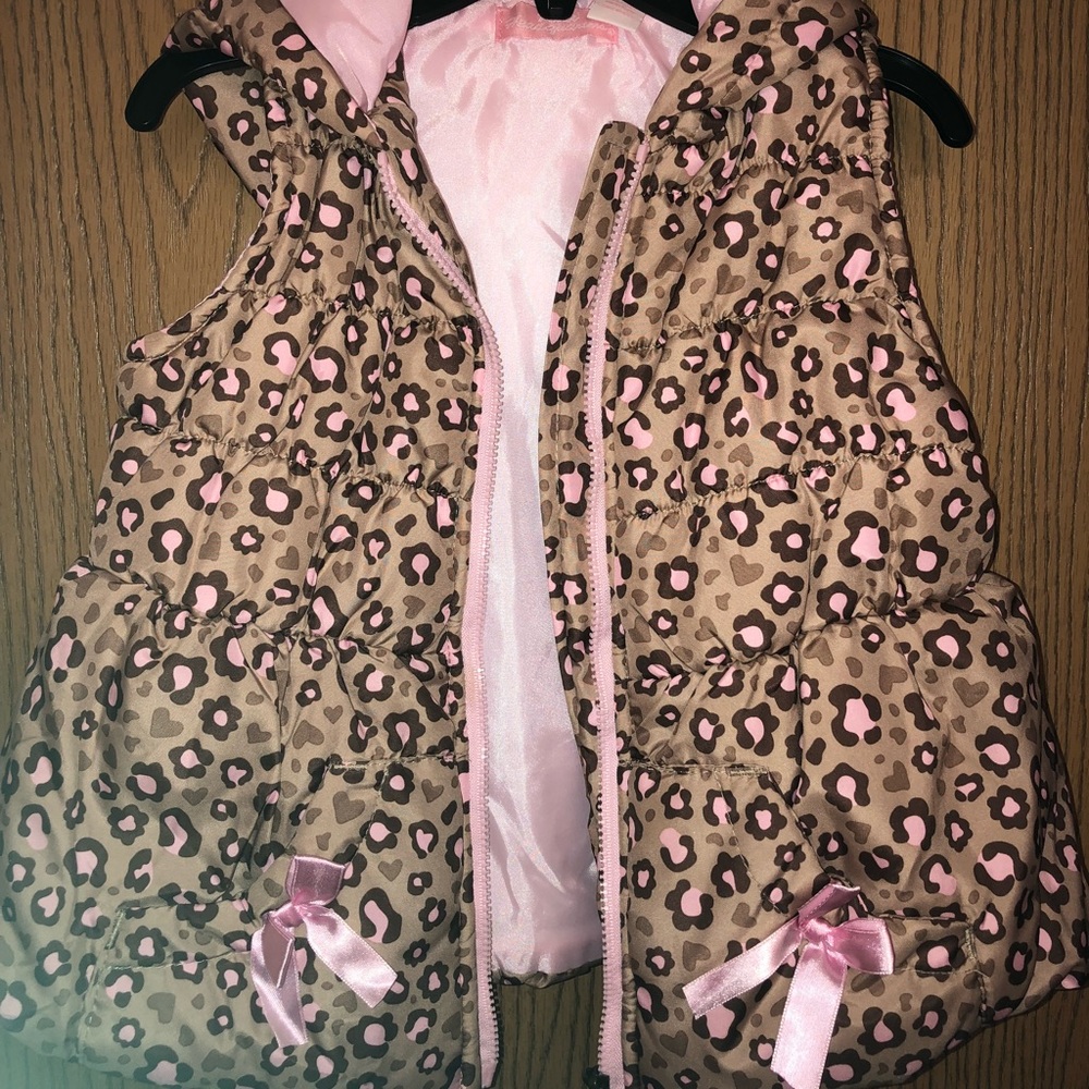 Leopard print sleeveless puffer vest-Size 4T